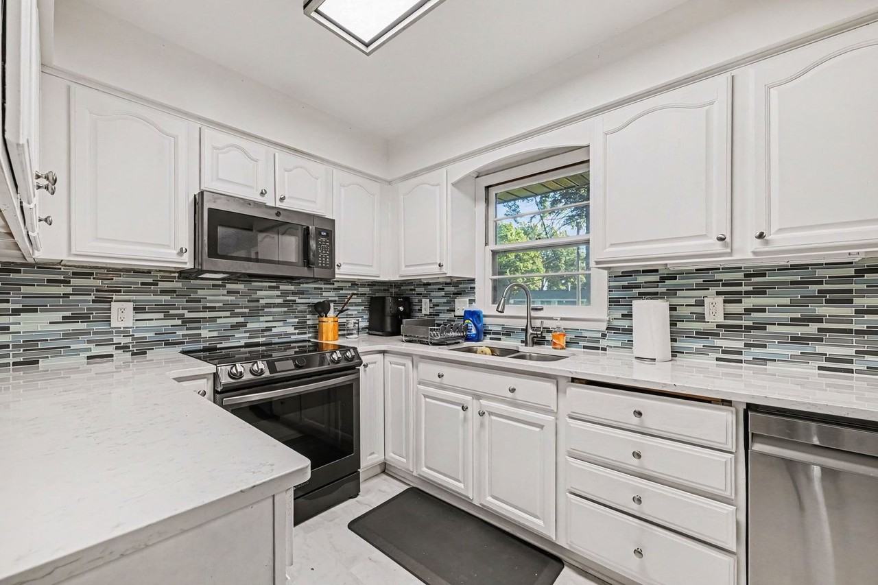 2733 S 49th St - Photo 6 of 16