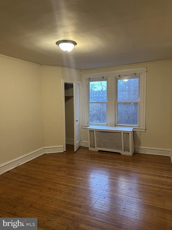 5918 N Franklin St - Photo 6 of 11