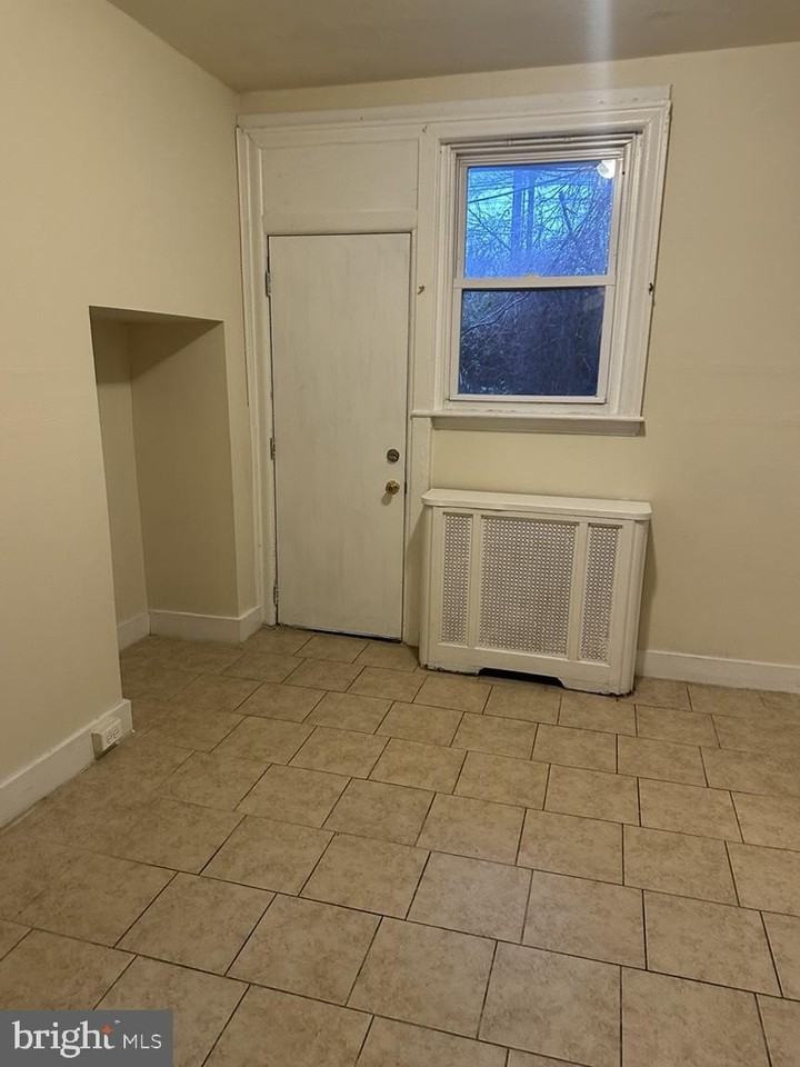 5918 N Franklin St - Photo 7 of 11