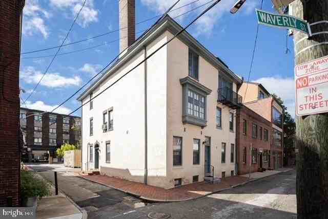 1518 Waverly St #1 - Photo 3 of 17