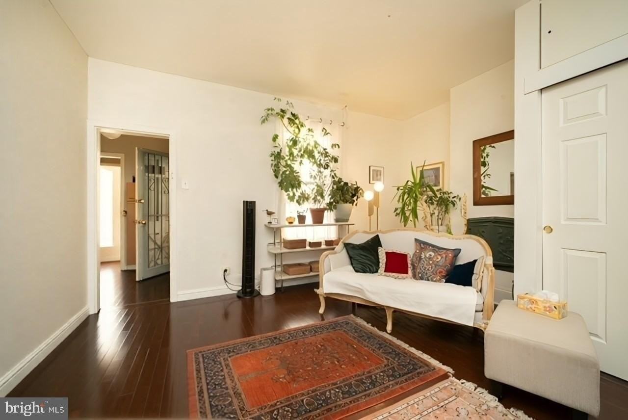 1518 Waverly St #1 - Photo 4 of 17