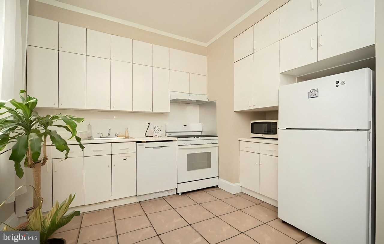 1518 Waverly St #1 - Photo 5 of 17