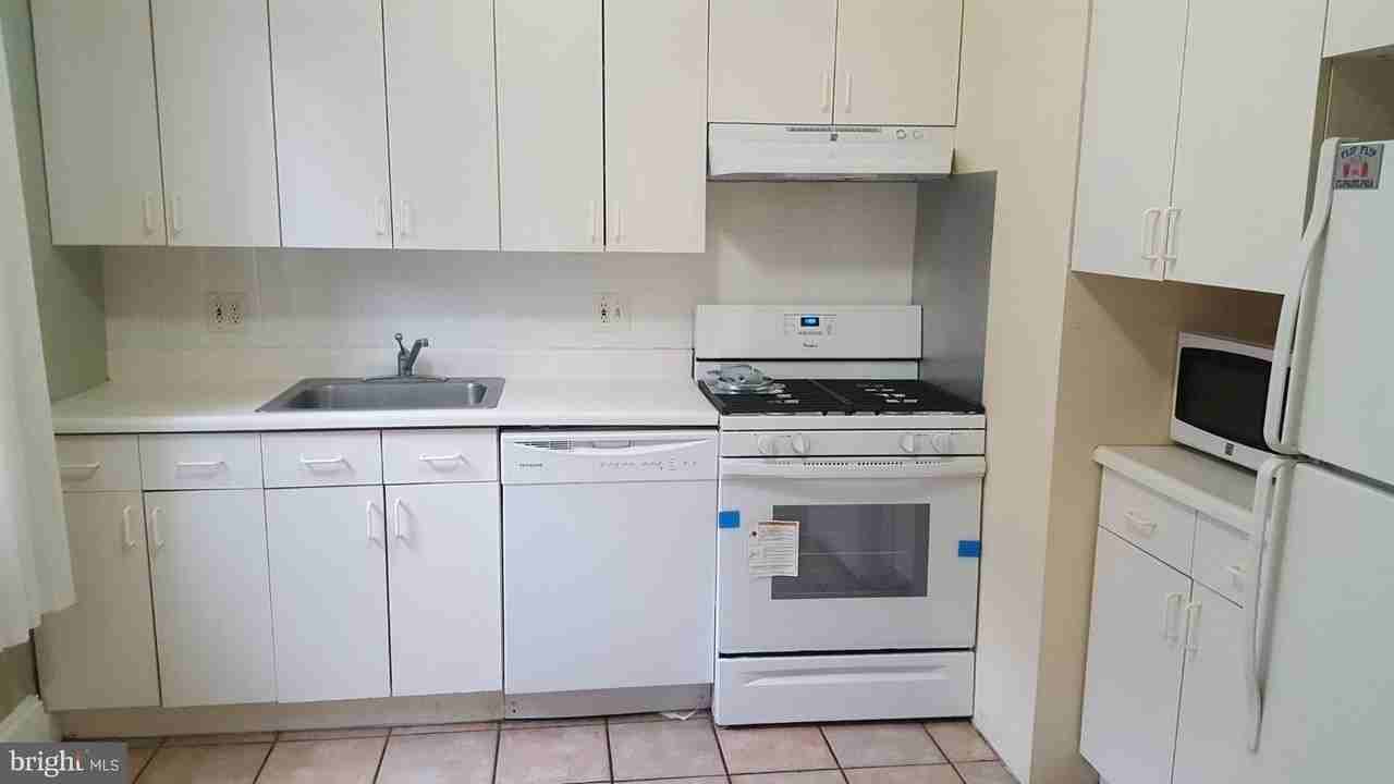 1518 Waverly St #1 - Photo 6 of 17