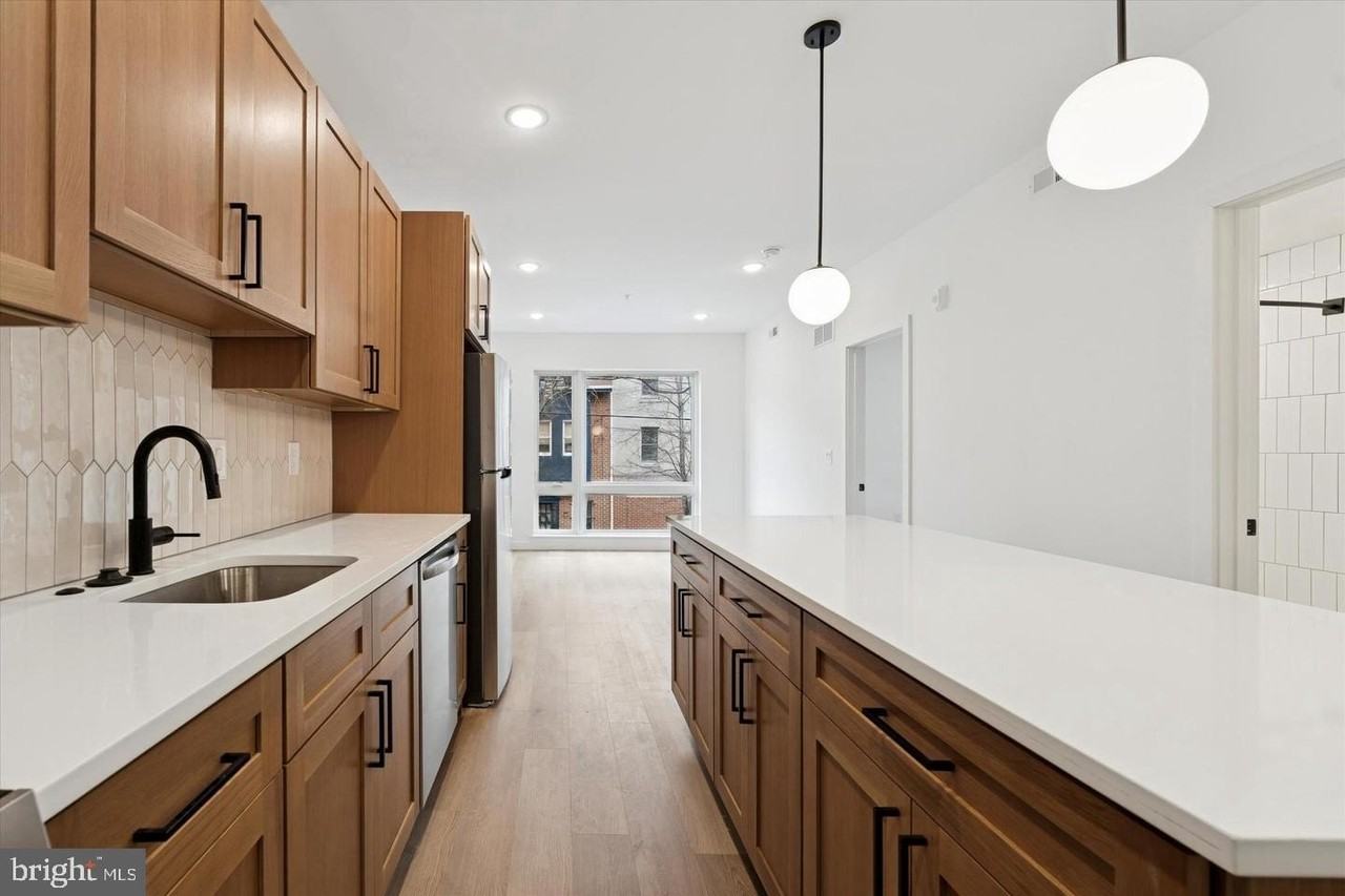 754 S 4th St #305 - Photo 2 of 17
