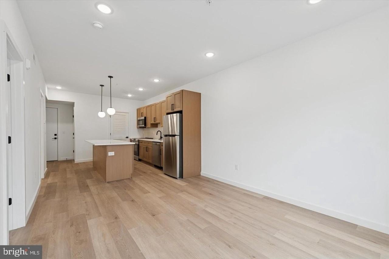 754 S 4th St #305 - Photo 3 of 17