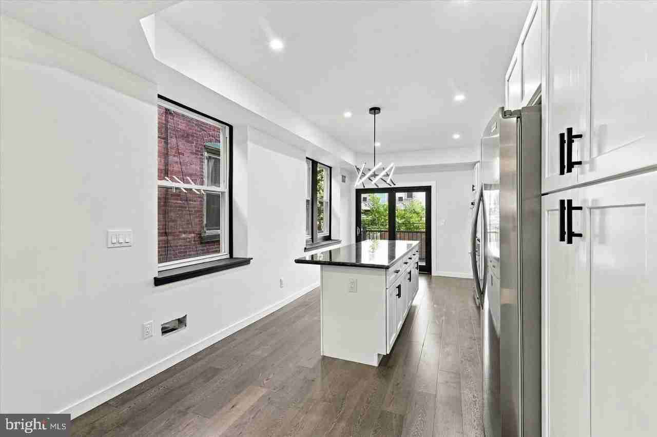 531 S 55th St - Photo 7 of 33