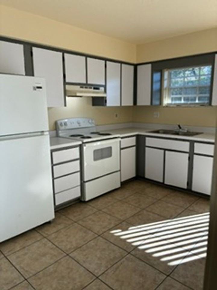 10565 Chalmer St - Photo 4 of 13