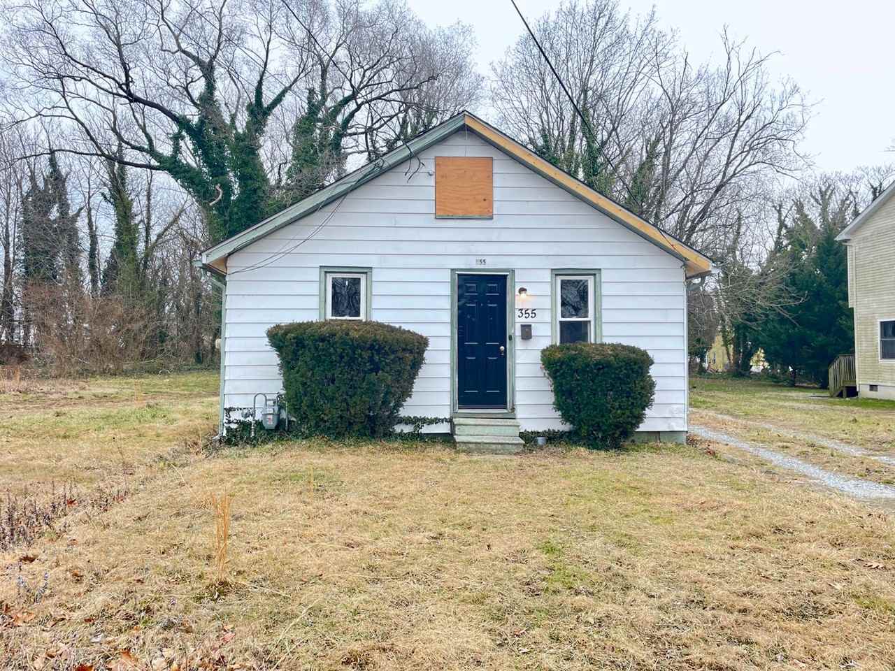 355 S Pine St - Photo 2 of 16