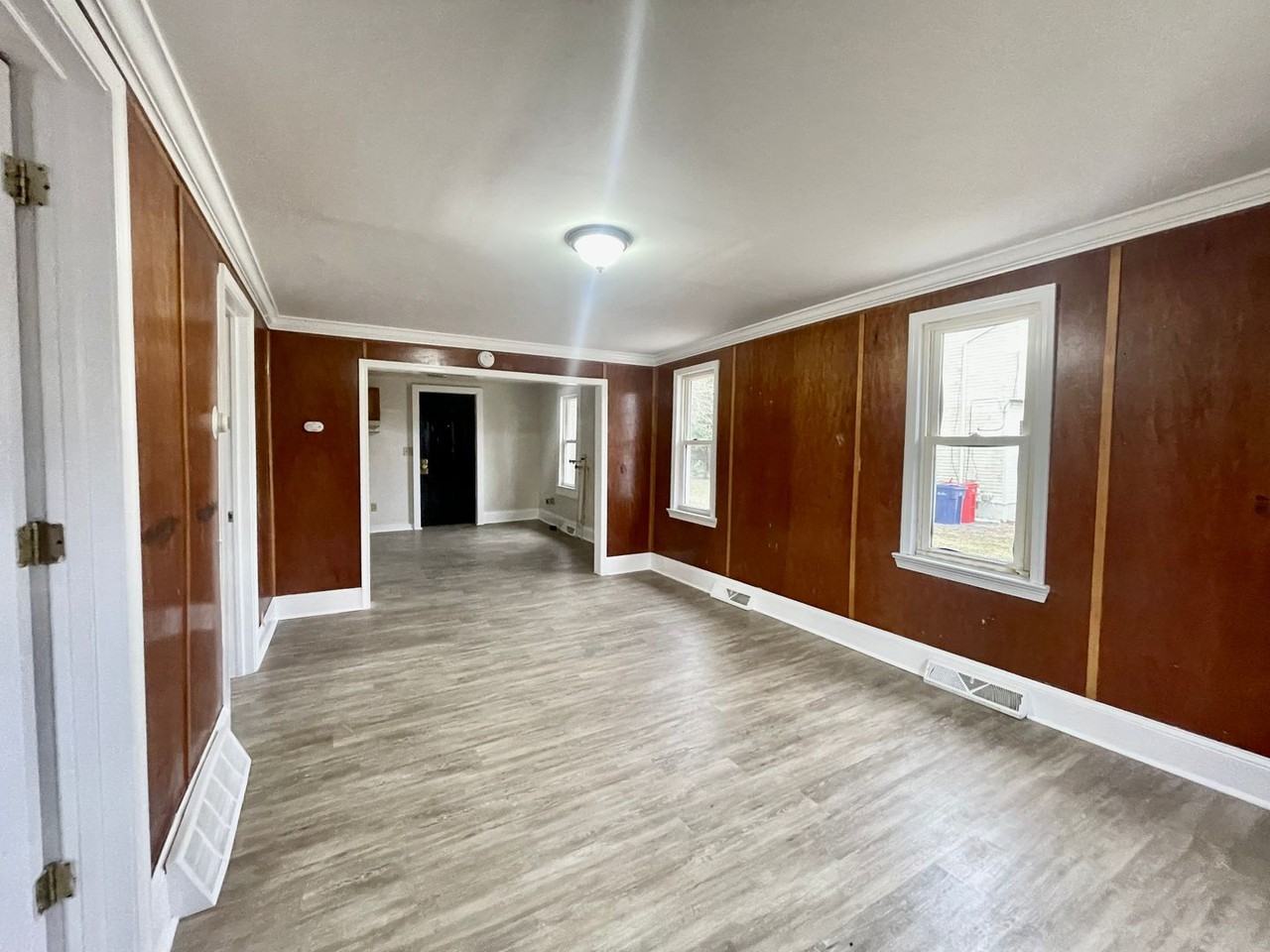 355 S Pine St - Photo 3 of 16