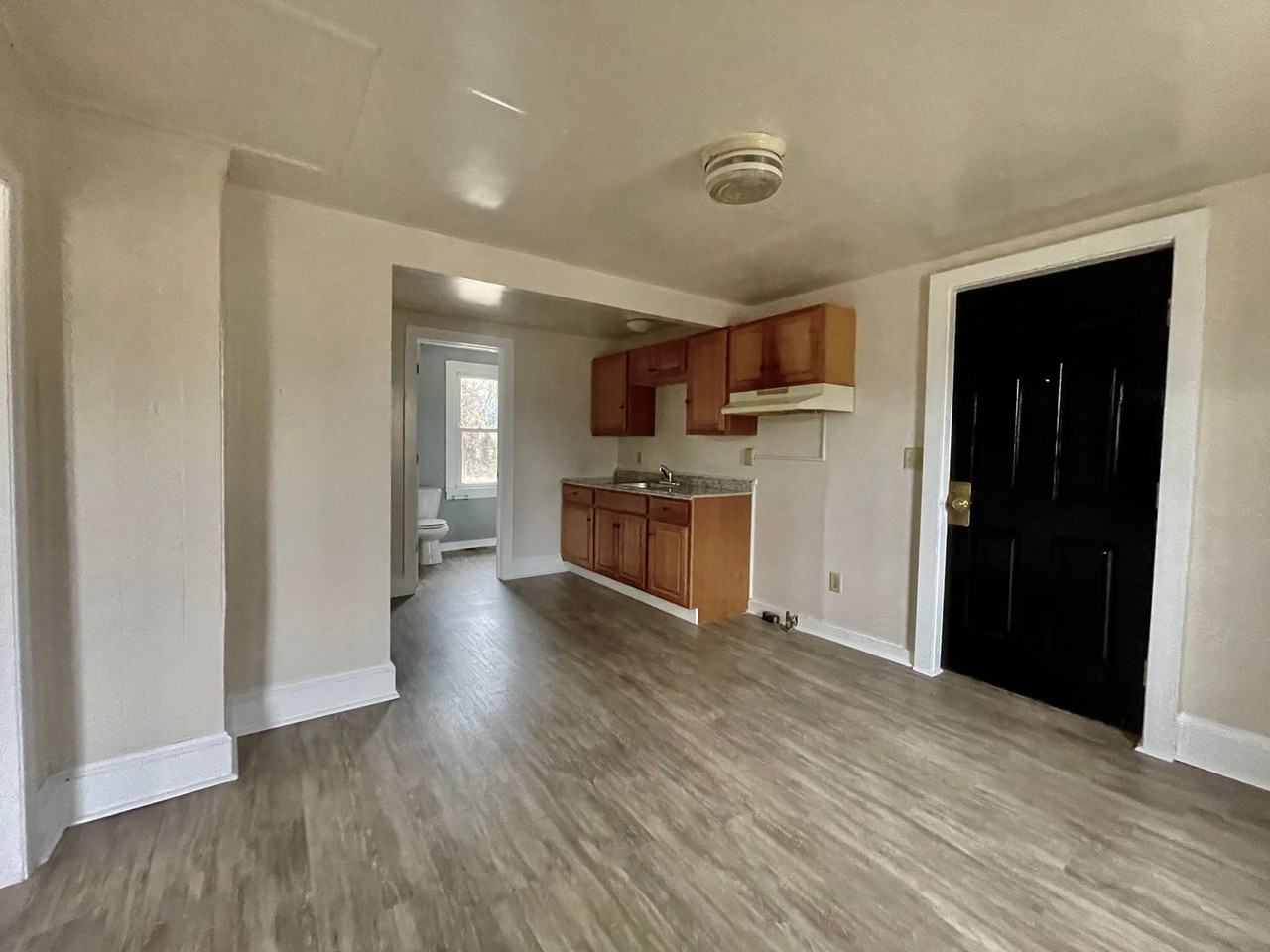 355 S Pine St - Photo 5 of 16