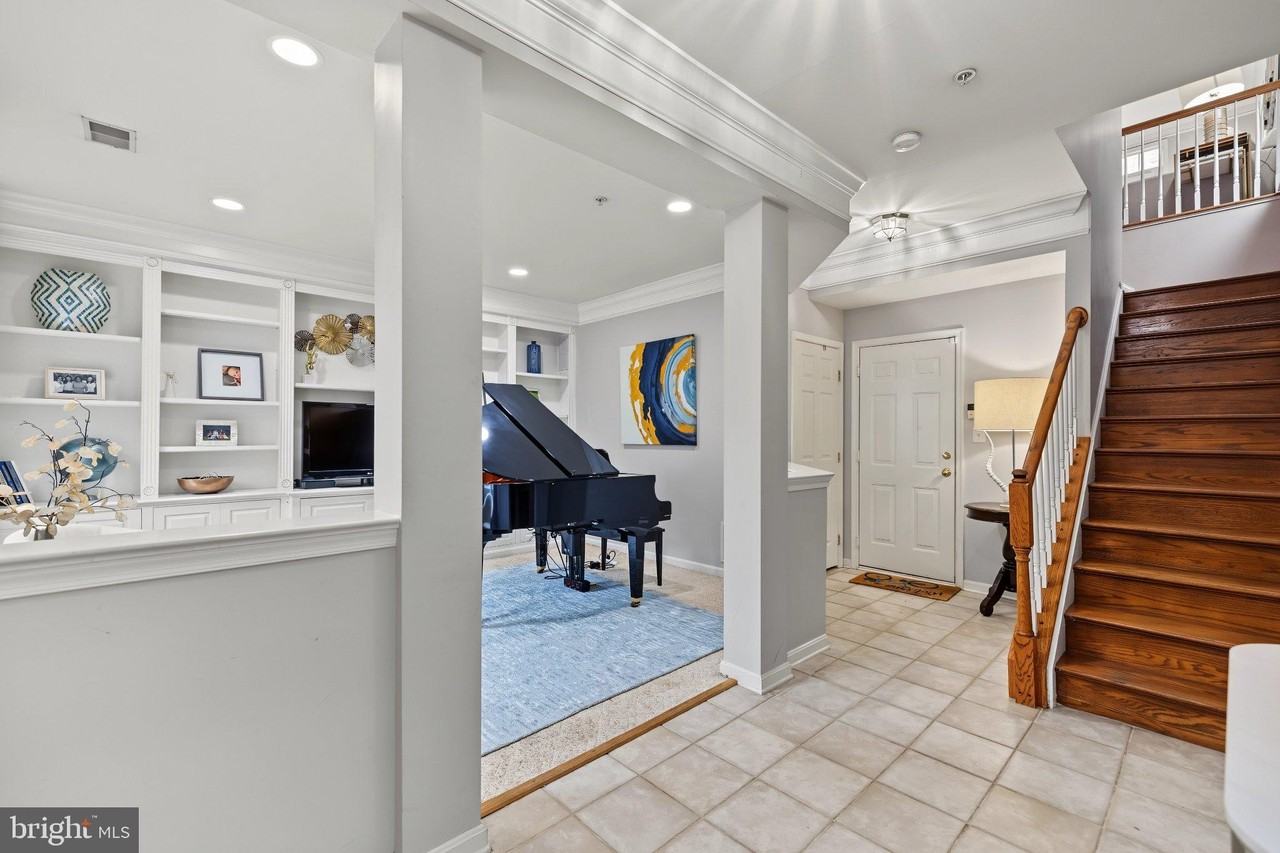325 Fucci Ct - Photo 3 of 50