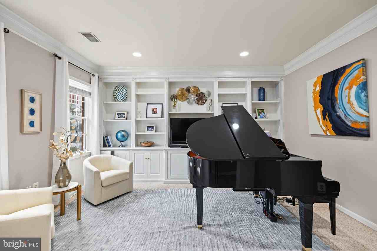 325 Fucci Ct - Photo 5 of 50