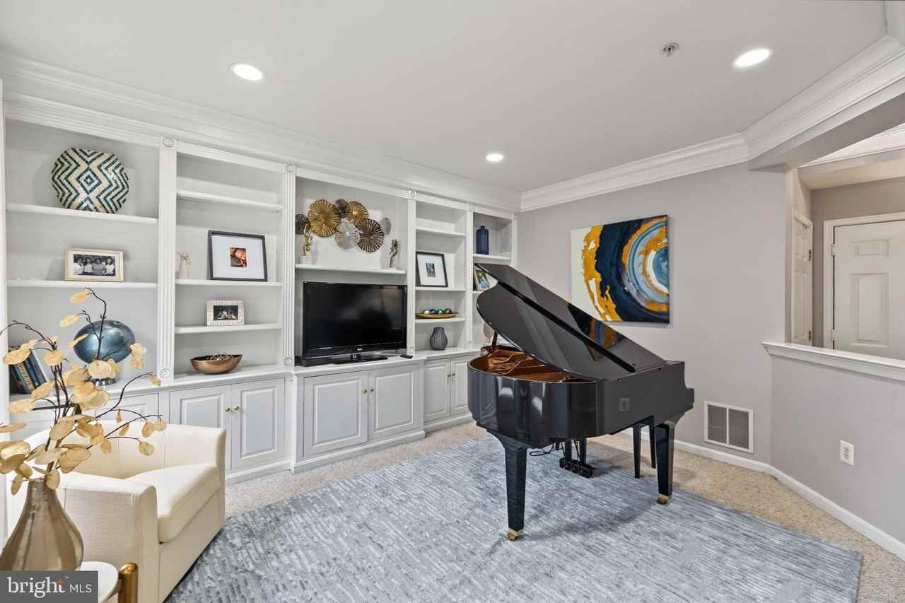 325 Fucci Ct - Photo 6 of 50
