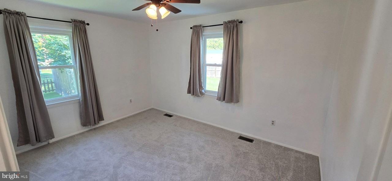 227 Maury Ave - Photo 7 of 13