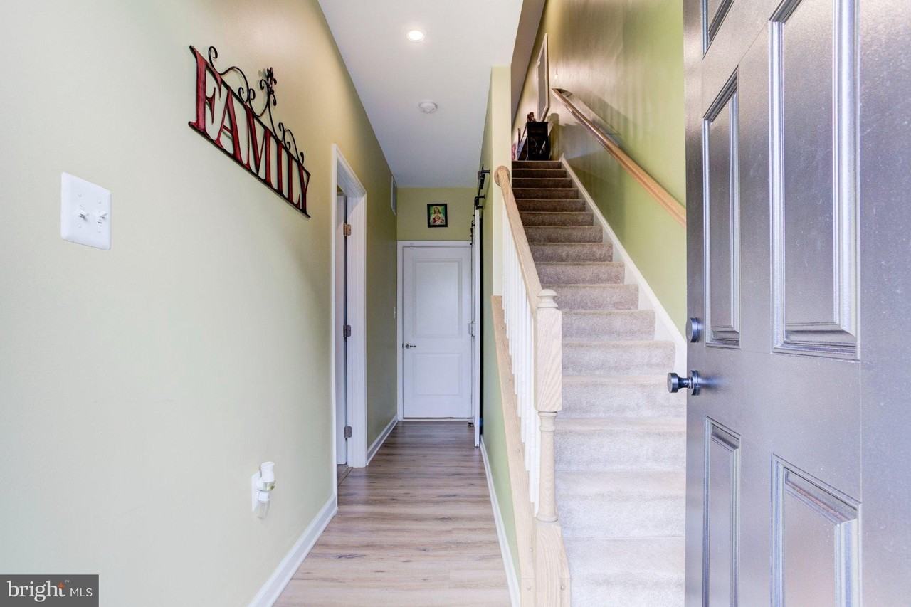 1309 Trestle Dr - Photo 3 of 31