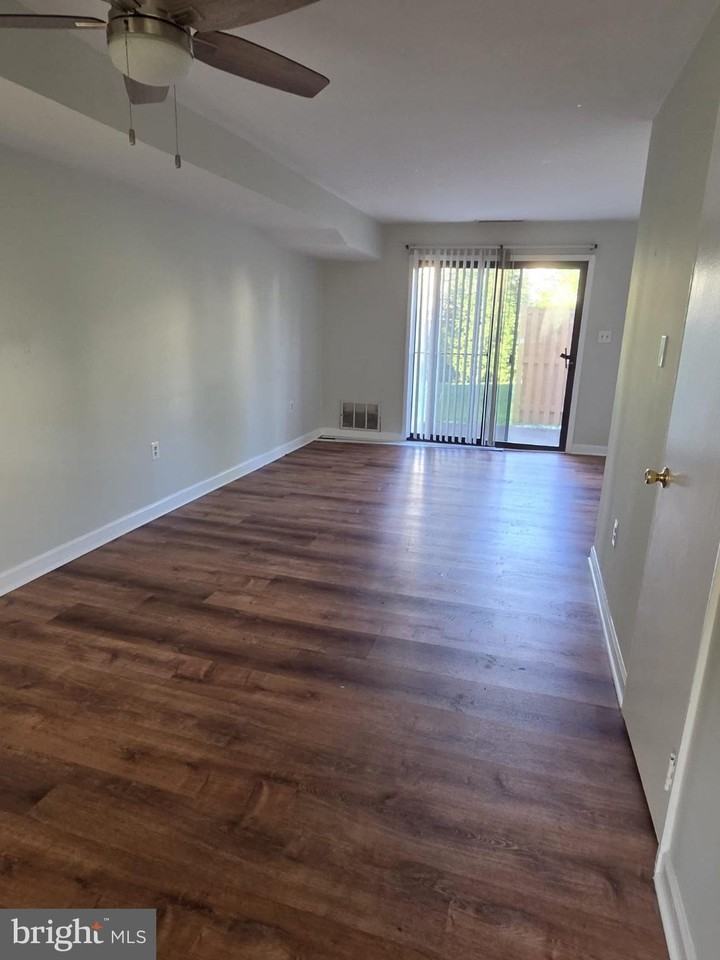 11126 Snug Haven Ln - Photo 2 of 19