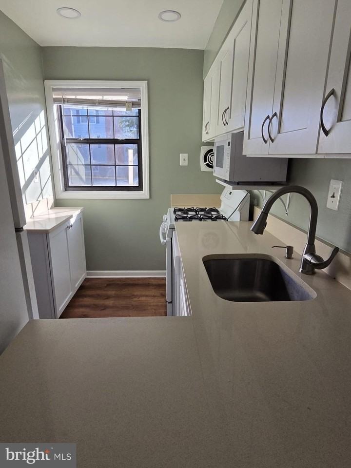 11126 Snug Haven Ln - Photo 4 of 19