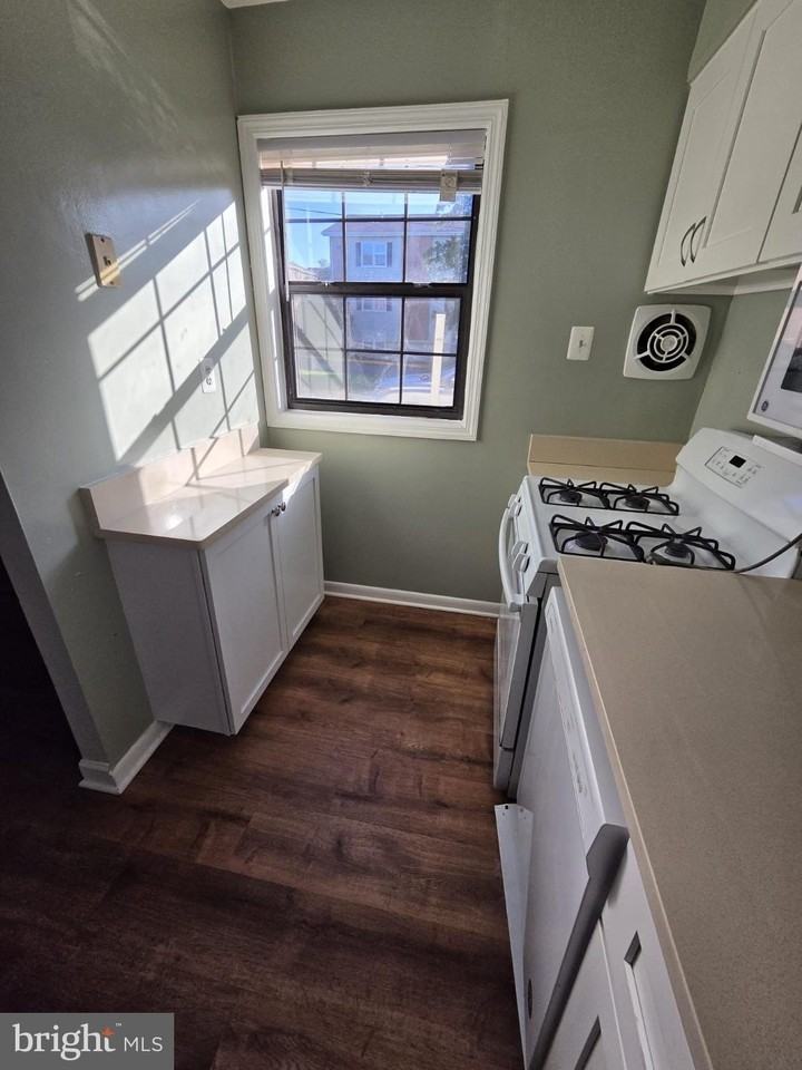11126 Snug Haven Ln - Photo 5 of 19