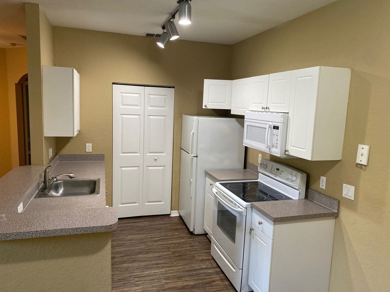826 Grand Regency Pointe #103 - Photo 5 of 20