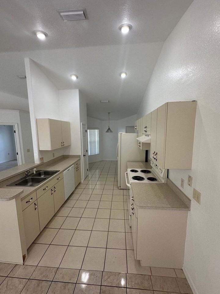 8538 Sw 136th Loop - Photo 2 of 11