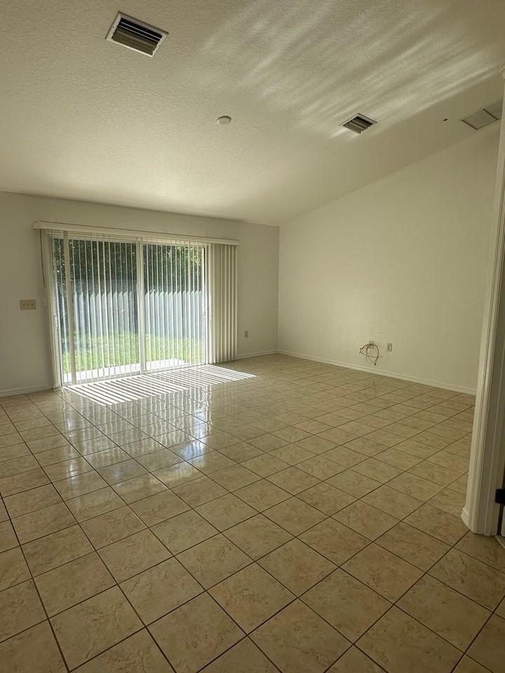 8538 Sw 136th Loop - Photo 3 of 11
