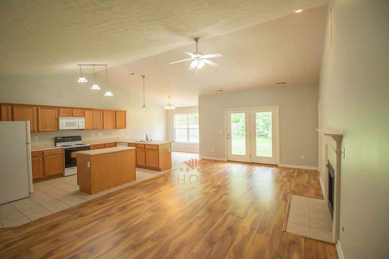 3652 Ellison Dr - Photo 4 of 18