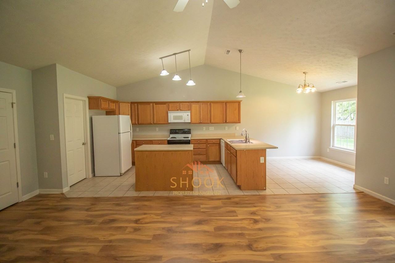3652 Ellison Dr - Photo 5 of 18