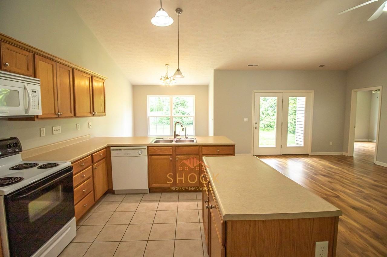 3652 Ellison Dr - Photo 7 of 18