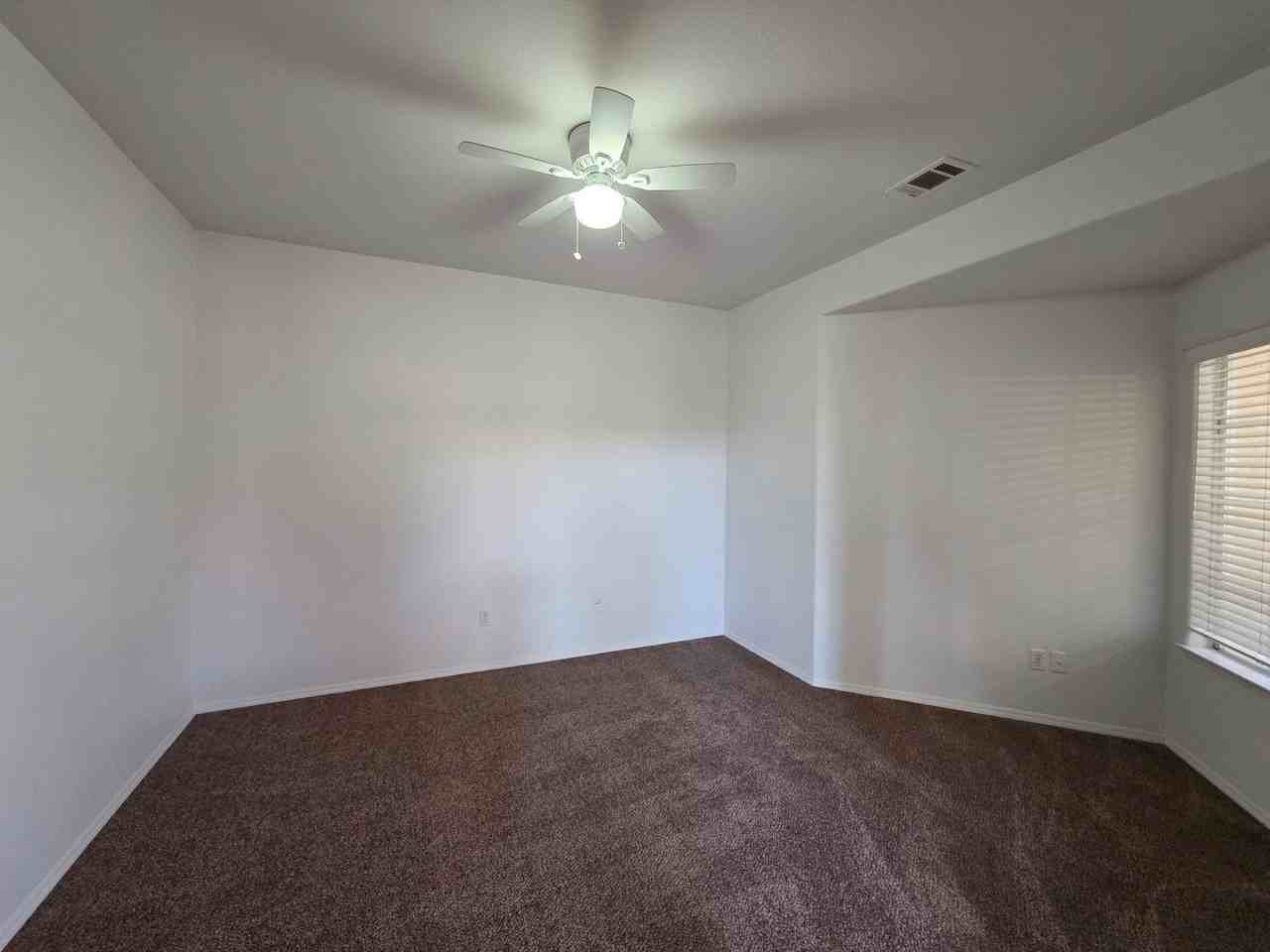 5637 W Monte Verde Ave - Photo 3 of 17