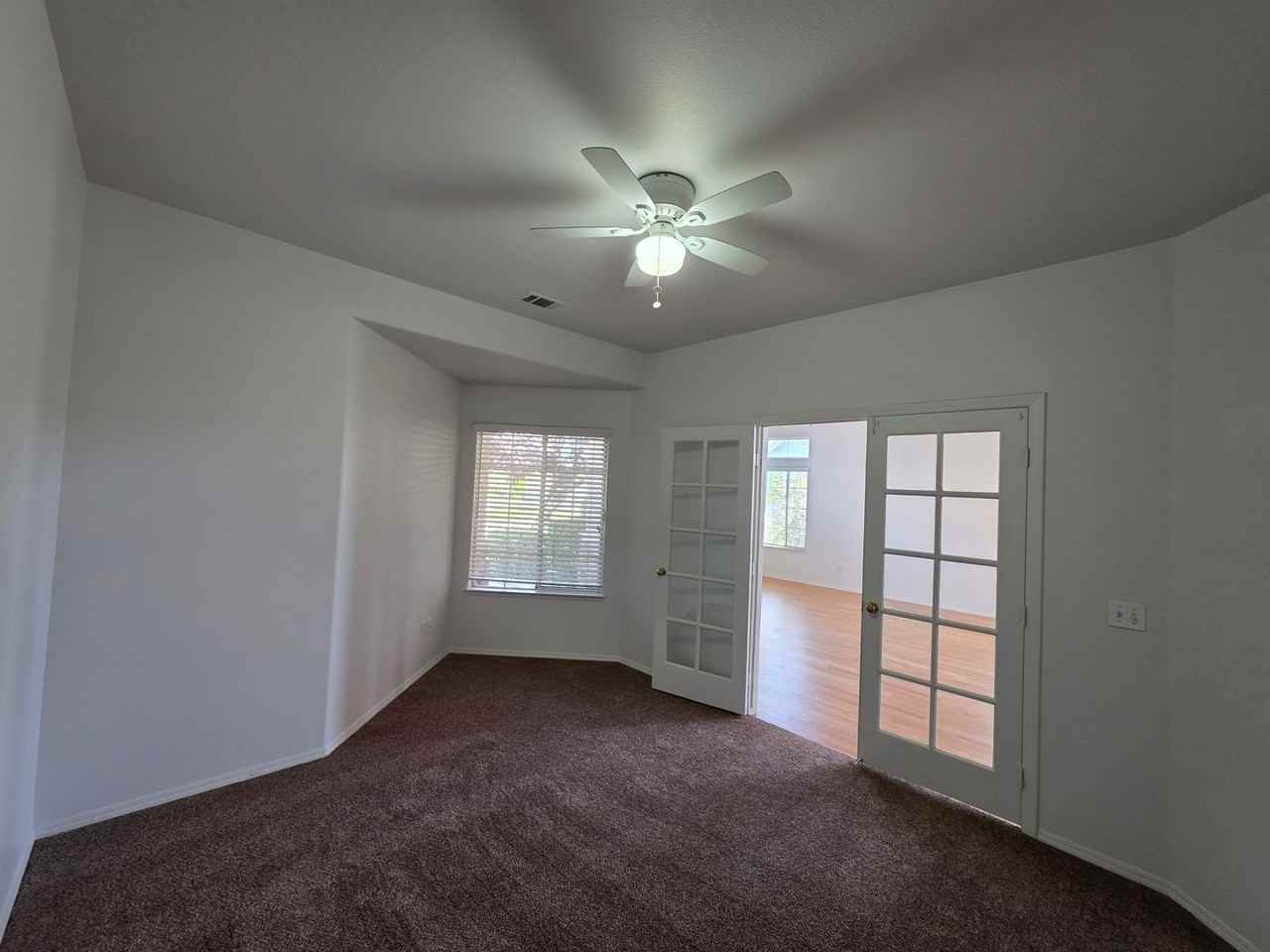 5637 W Monte Verde Ave - Photo 4 of 17