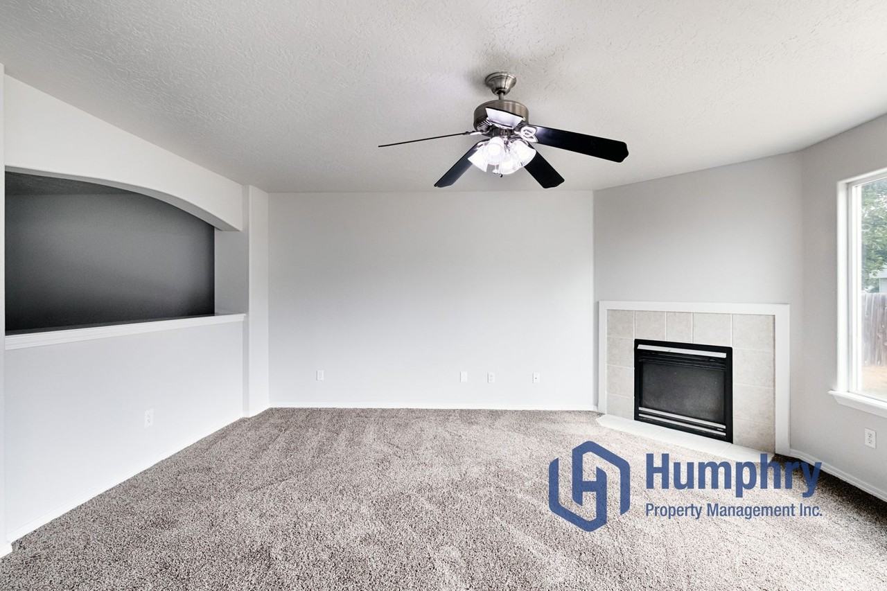 970 N Stronghold Ave - Photo 7 of 36
