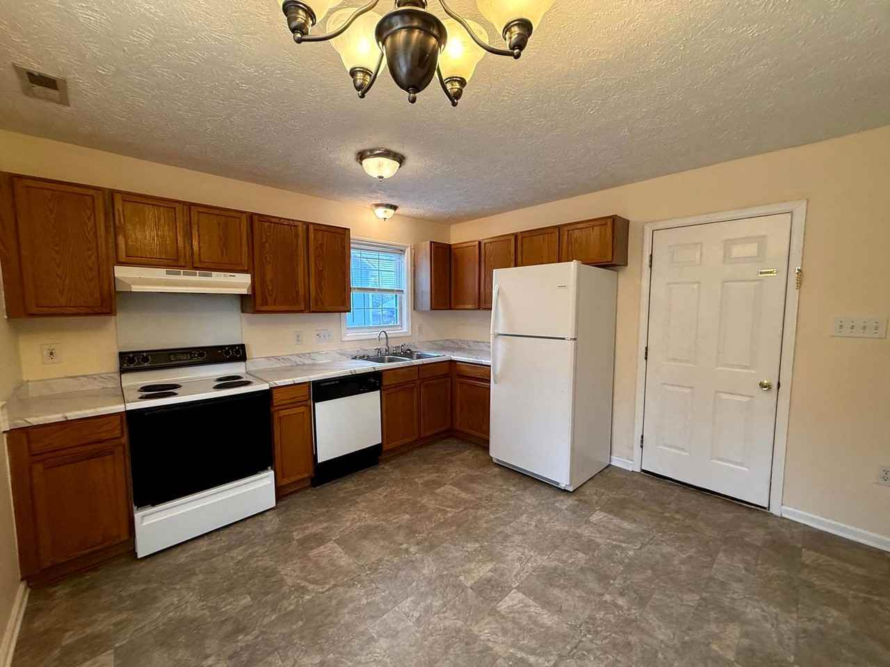 163 Brandywood Ct - Photo 7 of 18