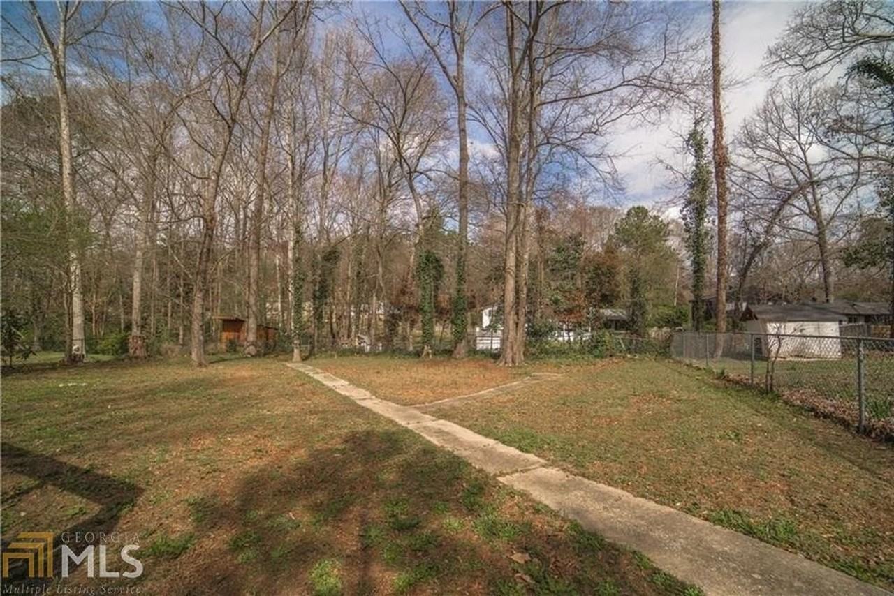 2930 Woodfield Dr - Photo 2 of 17