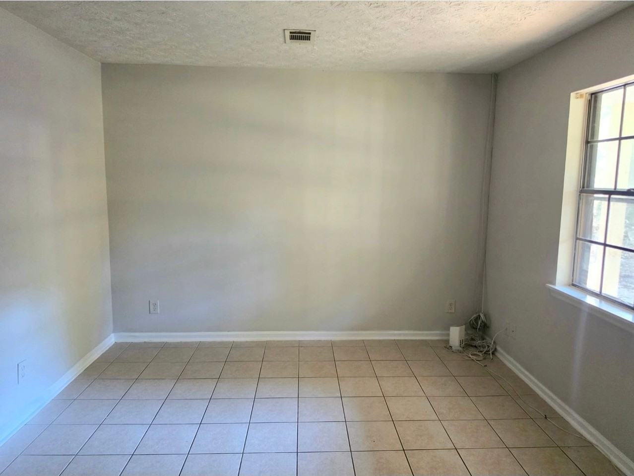 2930 Woodfield Dr - Photo 3 of 17