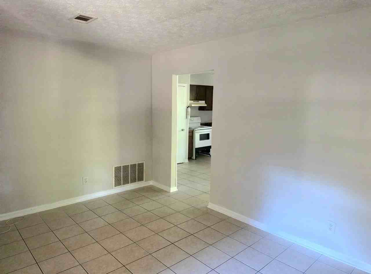 2930 Woodfield Dr - Photo 4 of 17