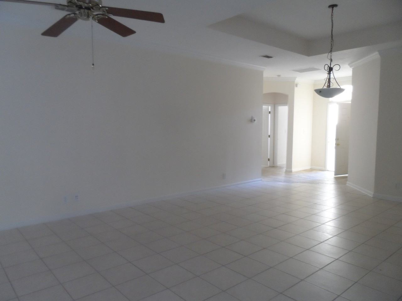 234 W Tarrington Dr - Photo 2 of 34