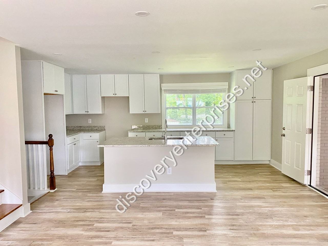 7977 Keystone Ct - Photo 3 of 29