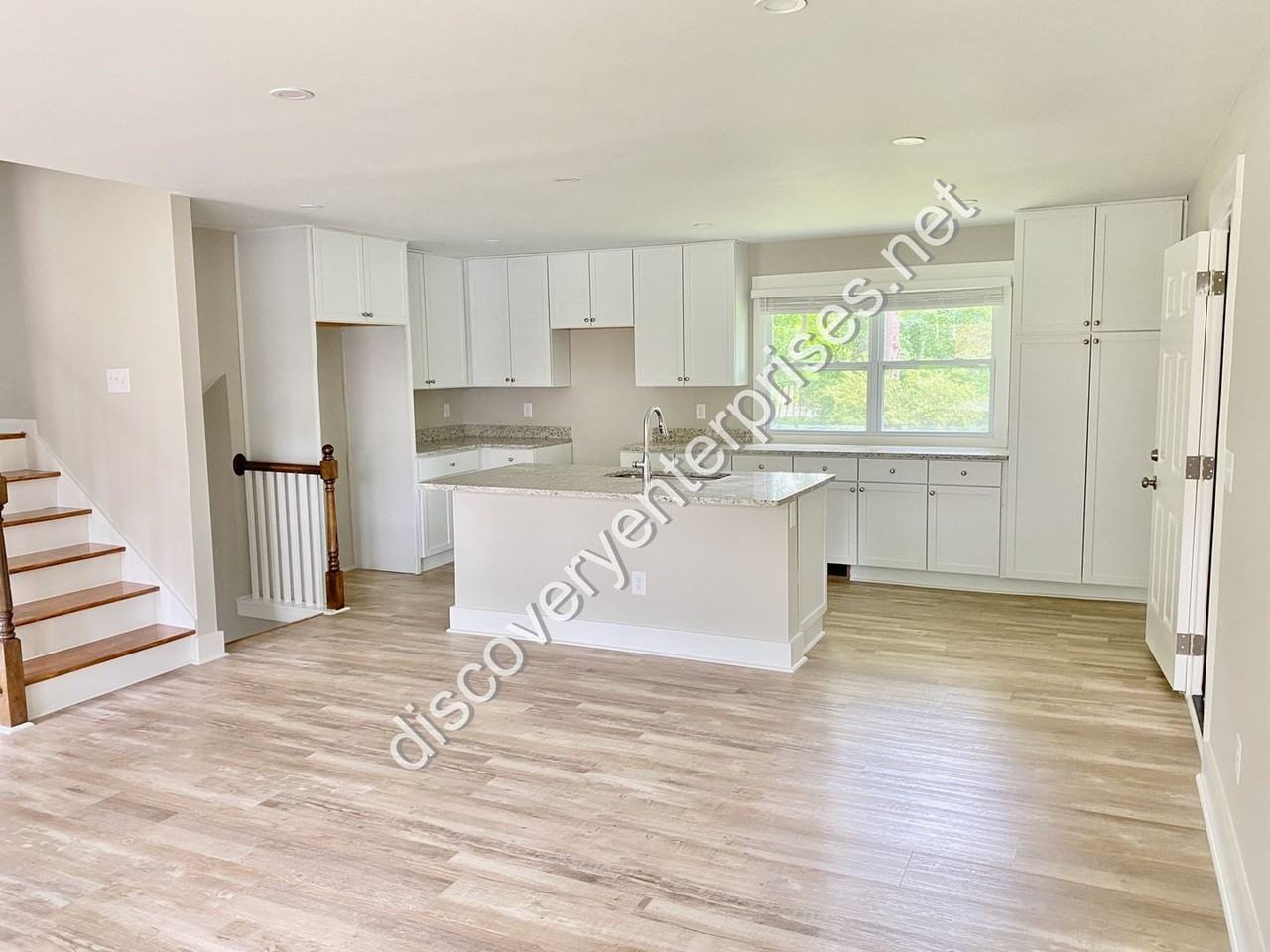 7977 Keystone Ct - Photo 4 of 29