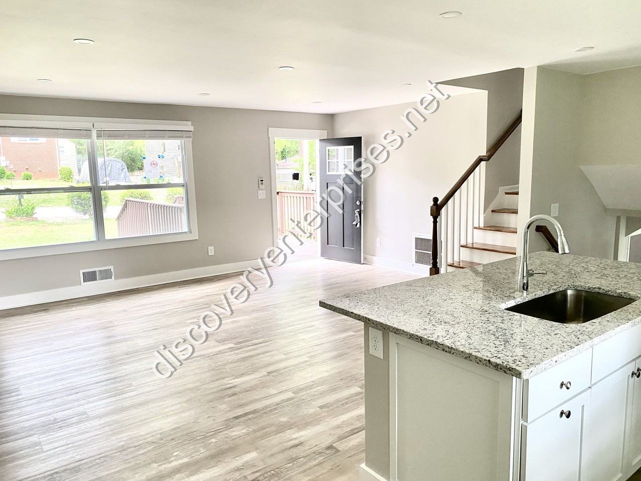 7977 Keystone Ct - Photo 6 of 29
