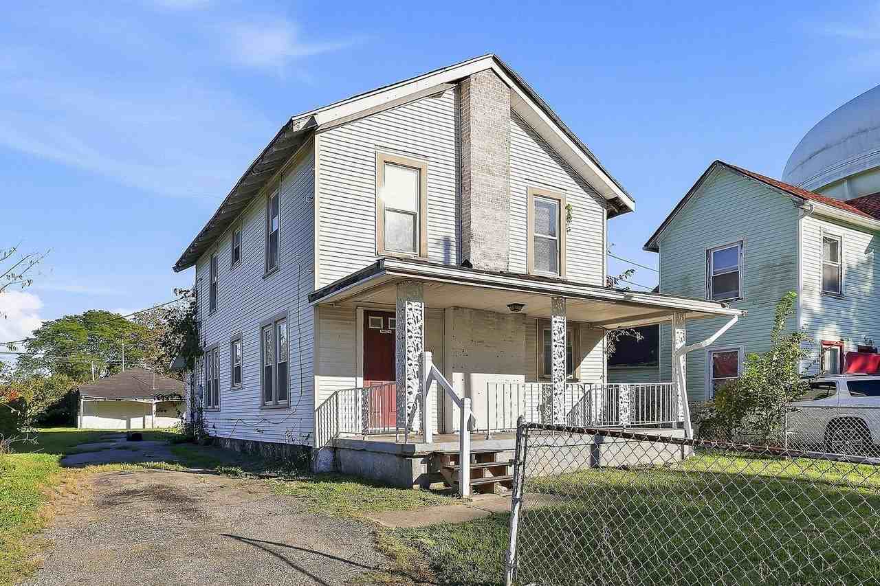 116 Strand Ave - Photo 2 of 10