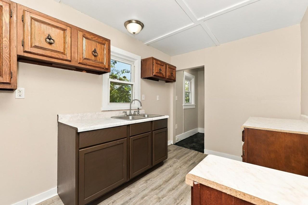 116 Strand Ave - Photo 7 of 10