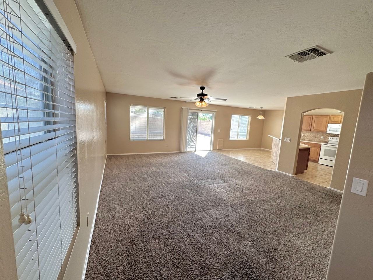 1403 E Rolls Rd - Photo 5 of 38