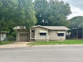 featured image of 1221 S Lamar St