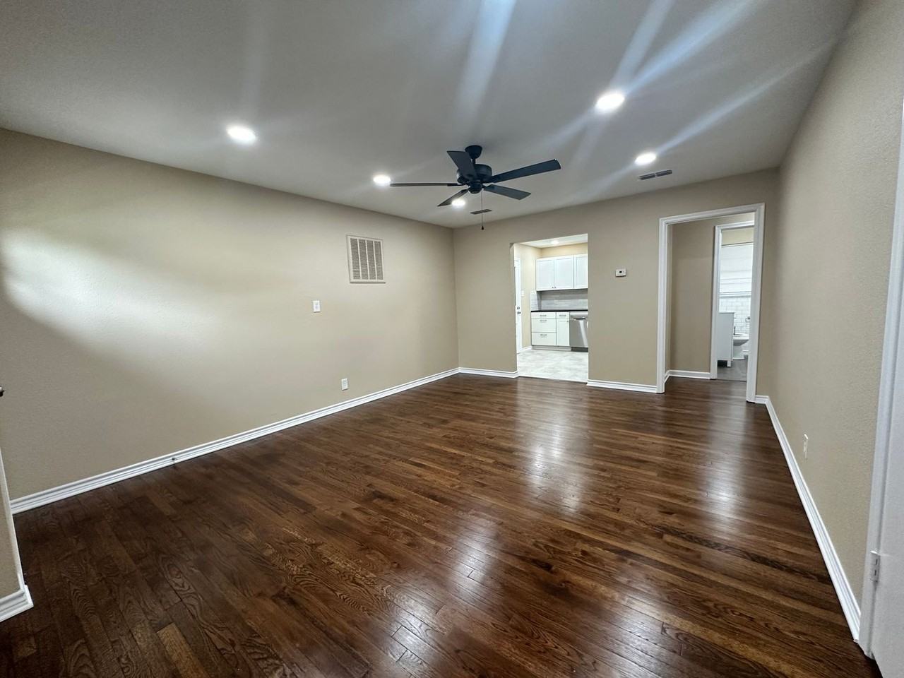 1221 S Lamar St - Photo 3 of 18