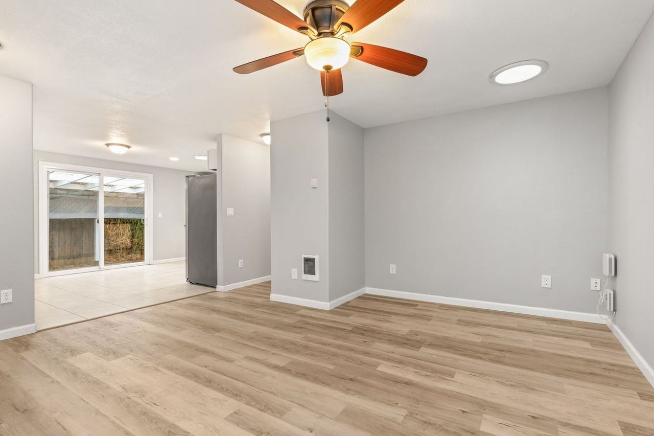 8924 Se Claybourne St - Photo 6 of 31