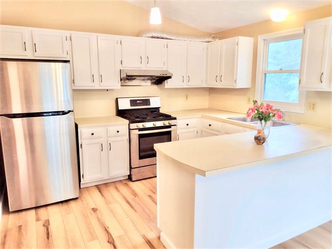 4 Gibbs Ln - Photo 2 of 19