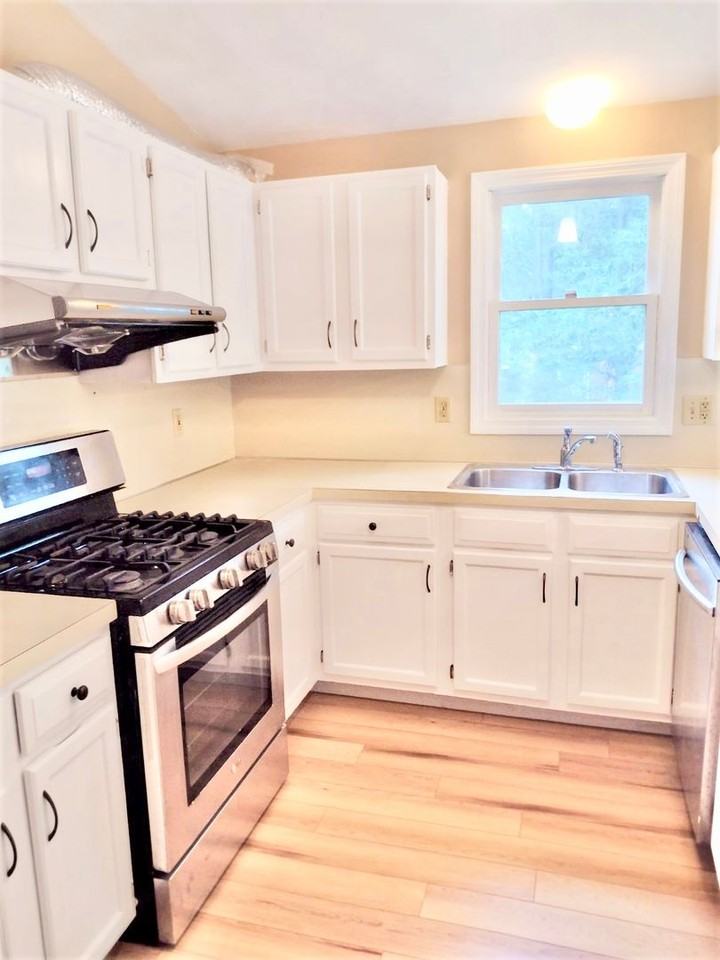 4 Gibbs Ln - Photo 3 of 19