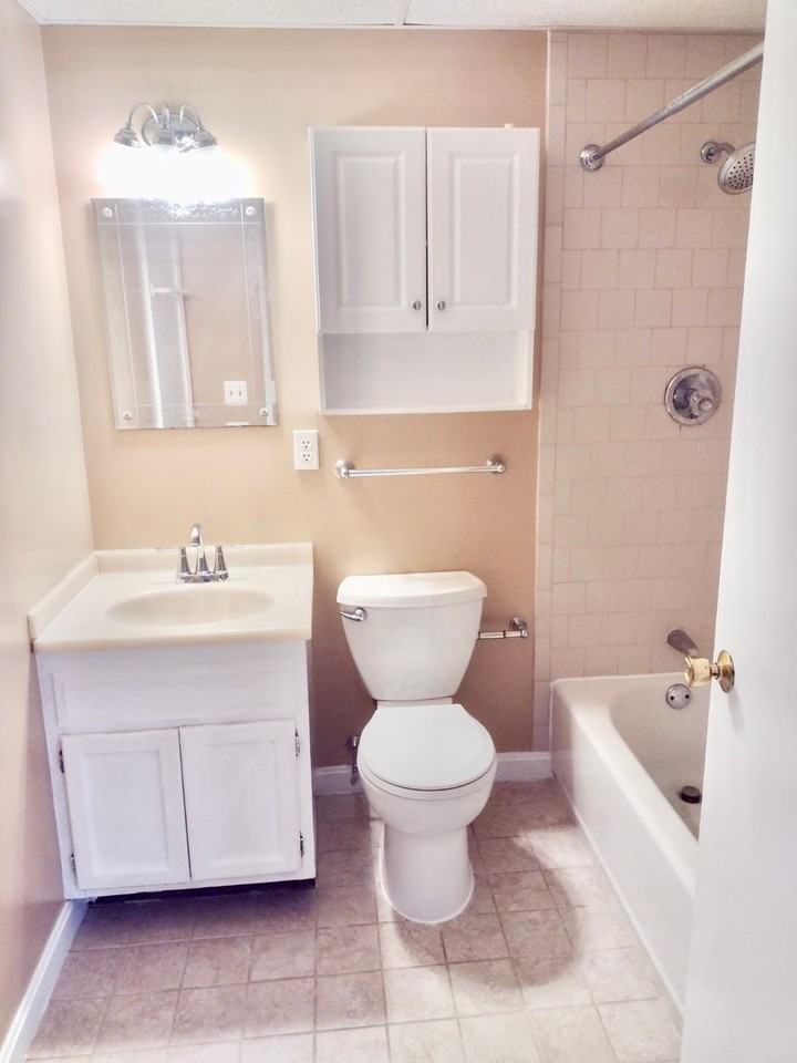 4 Gibbs Ln - Photo 7 of 19