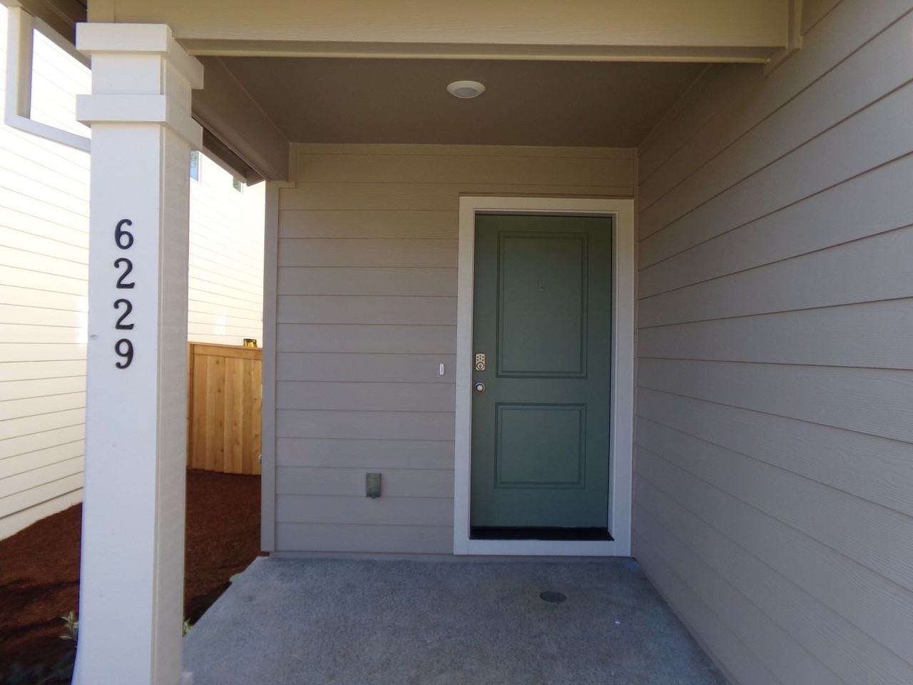 6229 Ne 120th St - Photo 2 of 18