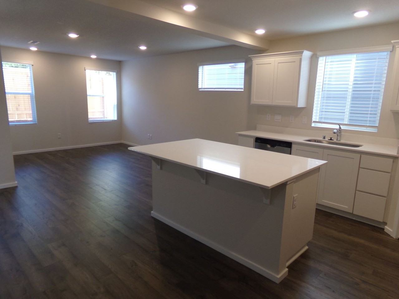 6229 Ne 120th St - Photo 4 of 18